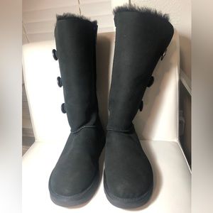 Ugg Bailey Button triple ll black size 10